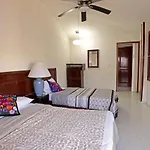 Colibri House