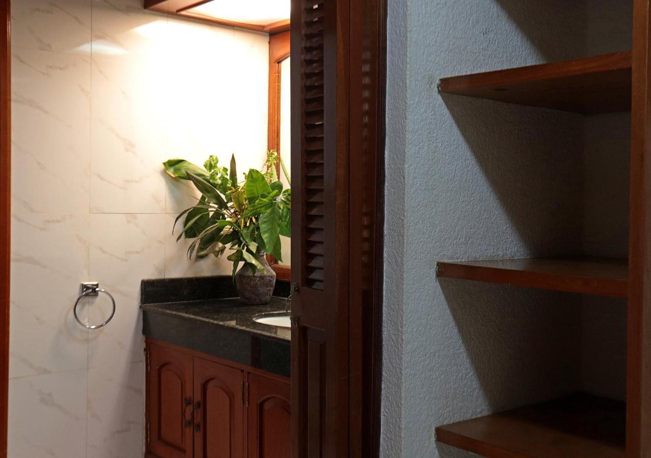 Bed & Breakfast Colibri House