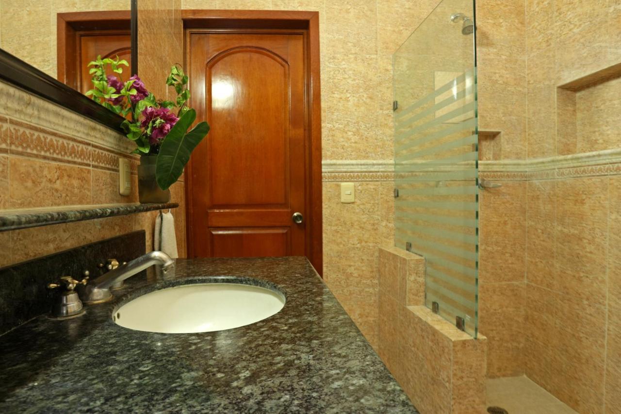 Colibri House Bed & Breakfast Cancun